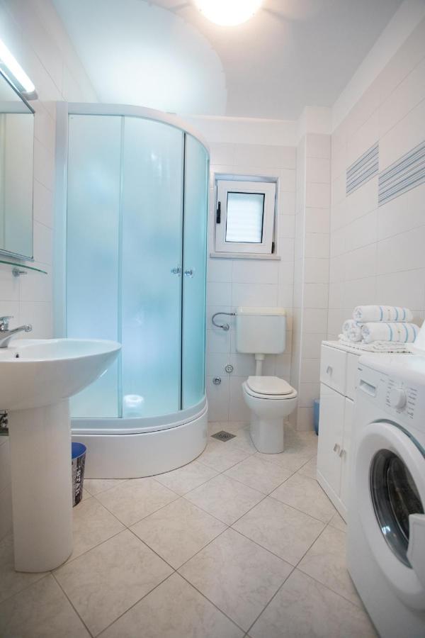 Apartments By The Sea Razanj, Rogoznica - 7484 Екстериор снимка