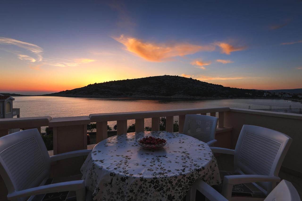 Apartments By The Sea Razanj, Rogoznica - 7484 Екстериор снимка